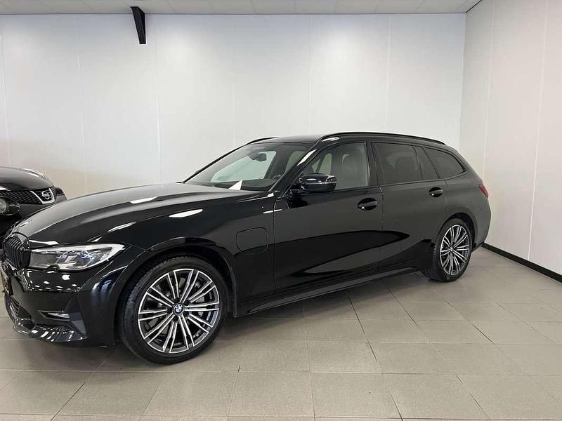 Occasion BMW 330e Executive 2021 Zwart (metallic) Stationwagen