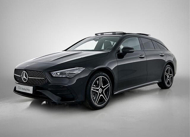 Zwart, metallic lak Nieuw 2025 Mercedes CLA250 Shooting Brake AMG line Stationwagen | € 53.863 (Eerlijke prijs) - Afbeelding 1/4