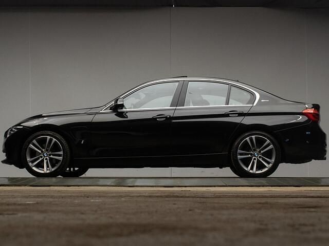 Zwart Occasion 2016 BMW 330 Executive Sedan | € 13.940 (Goede deal) - Afbeelding 1/4