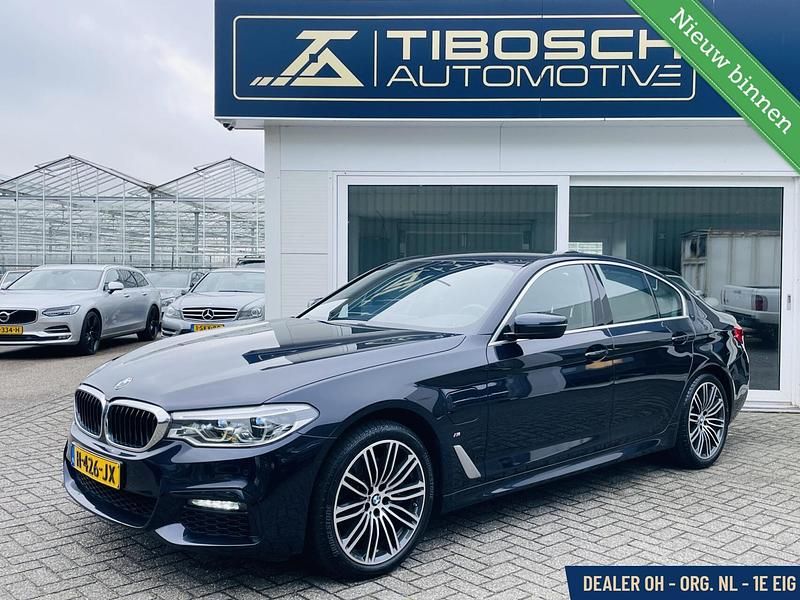 Zwart Gebruikt 2020 BMW 530 Comfort Edition Sedan | € 26.950 (Goede deal) - Afbeelding 1/4