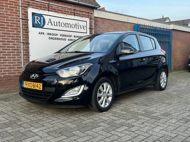 Zwart Gebruikt 2014 Hyundai i20 Hatchback | € 4.650 (Eerlijke prijs) - Afbeelding 1/4