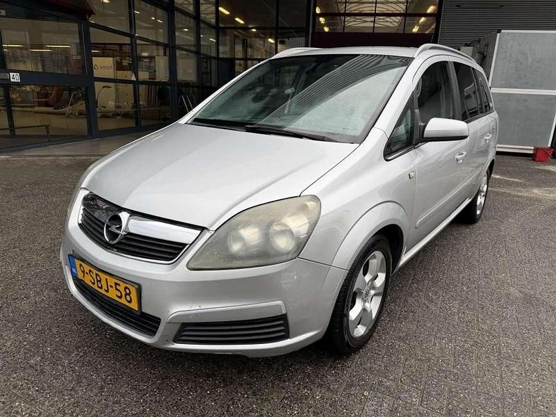 Grijs Gebruikt 2006 Opel Zafira Essentia MPV | € 1.490 (Eerlijke prijs) - Afbeelding 1/4
