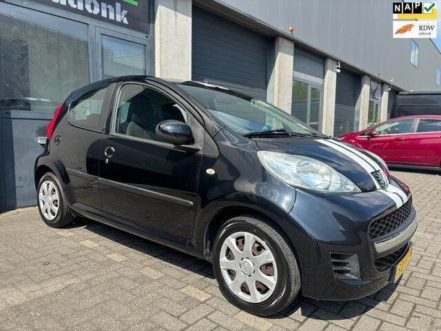 Zwart Gebruikt 2009 Peugeot 107 Hatchback | € 4.495 (Eerlijke prijs) - Afbeelding 1/4