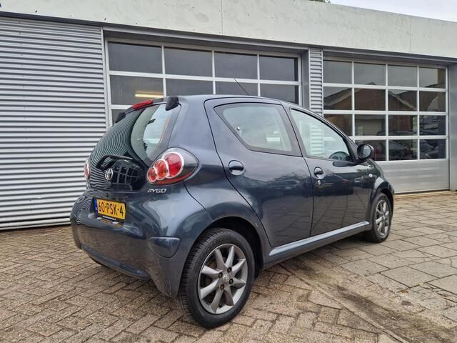 Occasion Toyota Aygo Comfort 68 PK (50 kW) 2011 Grijs Hatchback