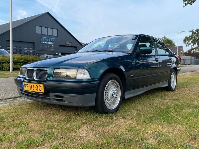 Groen, metallic lak Gebruikt 1996 BMW 316 Sedan | € 1.799 - Afbeelding 1/4