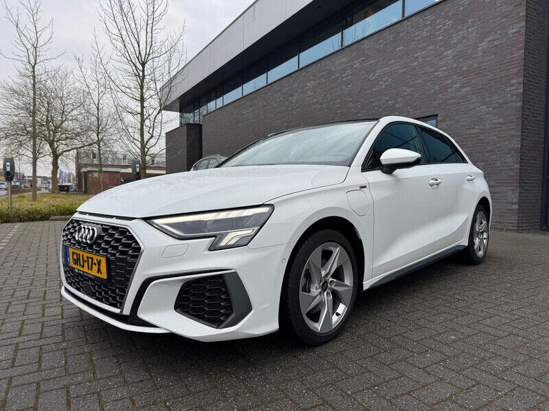 Wit Gebruikt 2022 Audi A3 Advanced Hatchback | € 30.999 (Iets duurder) - Afbeelding 1/4