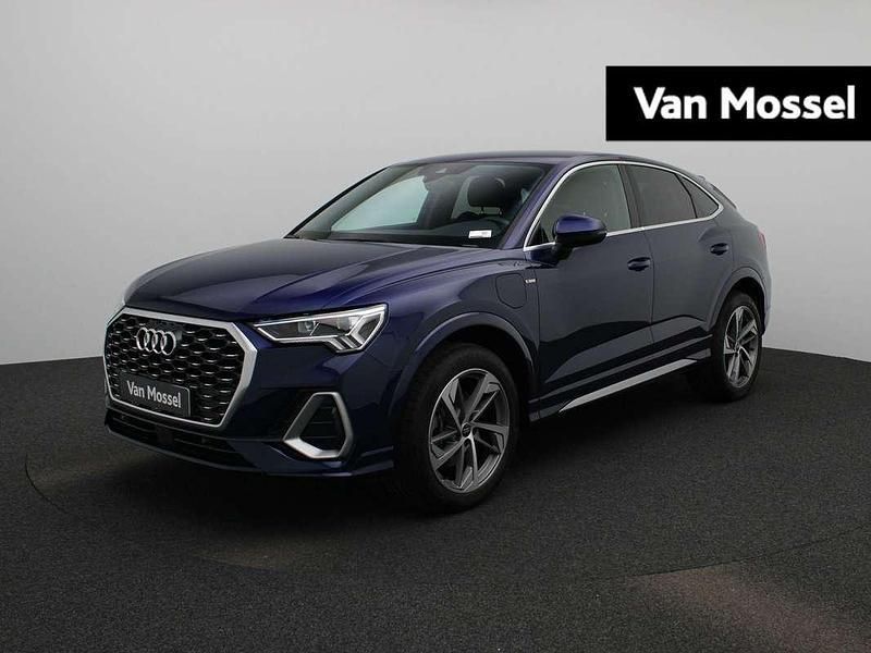Blauw, metallic lak Gebruikt 2024 Audi Q3 Sportback S-Line SUV | € 50.900 (Eerlijke prijs) - Afbeelding 1/4