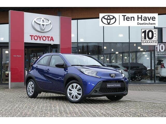 Blauw Occasion 2024 Toyota Aygo X Play SUV | € 16.400 (Goede deal) - Afbeelding 1/4