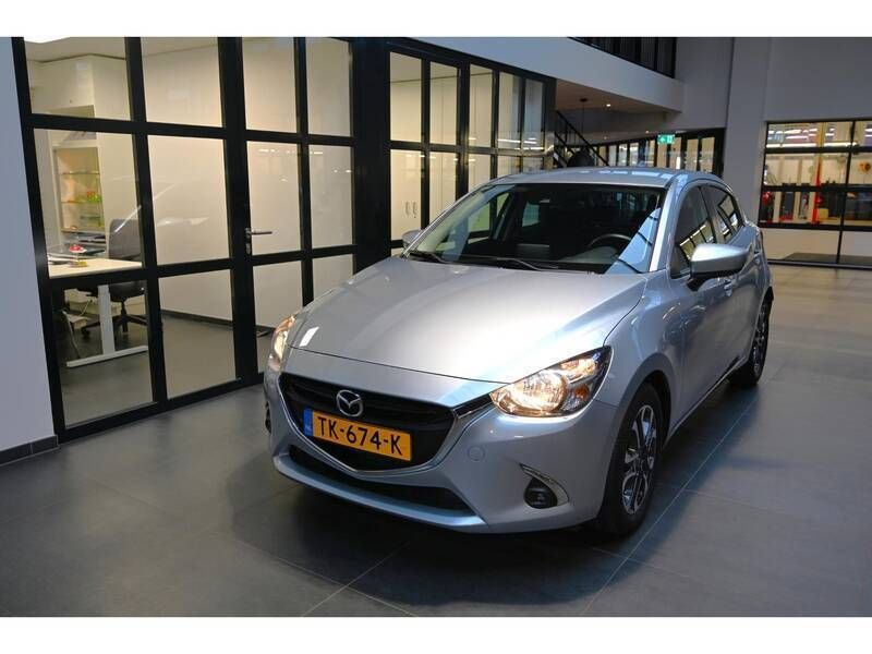 Grijs Gebruikt 2018 Mazda 2 Dynamic Hatchback | € 15.950 (Eerlijke prijs) - Afbeelding 1/4