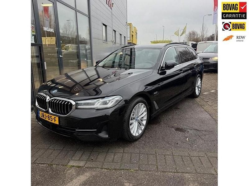 Zwart Occasion 2024 BMW 530 Stationwagen | € 42.950 (Super prijs) - Afbeelding 1/4