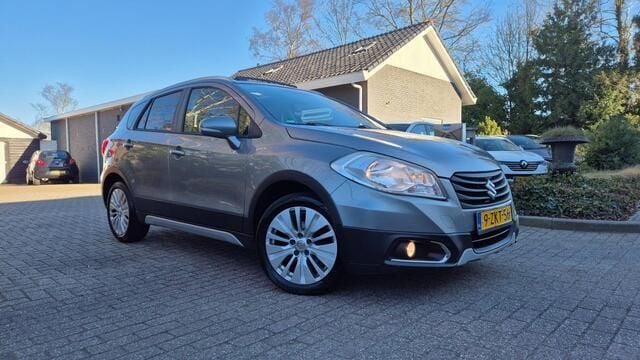 Grijs Gebruikt 2015 Suzuki SX4 S-Cross Exclusive SUV | € 5.749 - Afbeelding 1/4