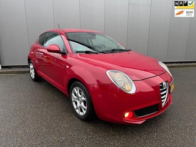 Rood Occasion 2014 Alfa Romeo MiTo Hatchback | € 3.150 (Eerlijke prijs) - Afbeelding 1/4