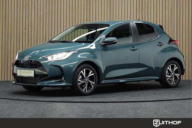 Groen Nieuw 2025 Toyota Yaris Hybrid Comfort Hatchback | € 30.850 (Eerlijke prijs) - Afbeelding 1/4
