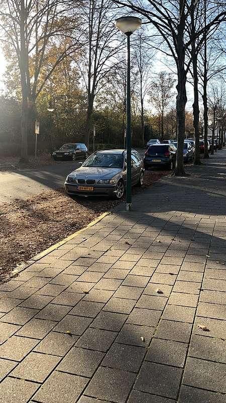 Grijs Gebruikt 2004 BMW 325 Stationwagen | € 5.500 (Duur) - Afbeelding 1/4