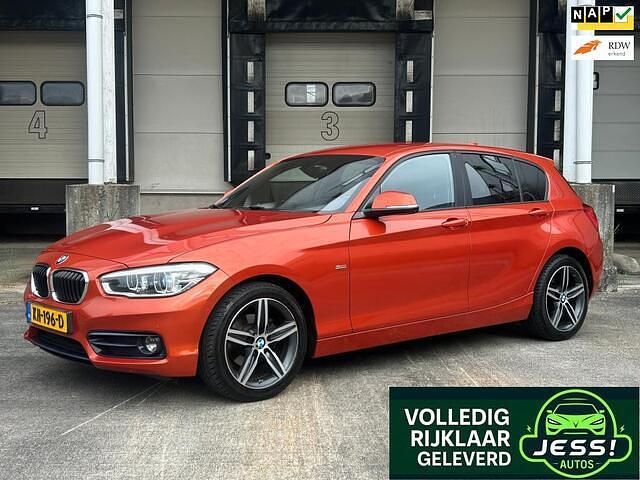 Oranje Gebruikt 2016 BMW 118 Executive Hatchback | € 15.595 (Eerlijke prijs) - Afbeelding 1/4