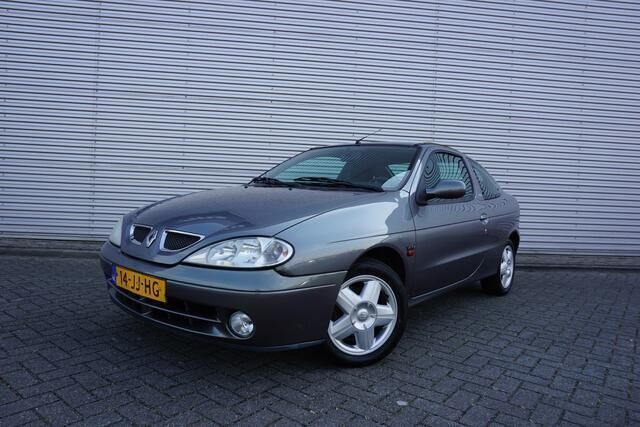 Grijs Gebruikt 2002 Renault Mégane Coupé Sportway Coupé | € 1.450 - Afbeelding 1/4
