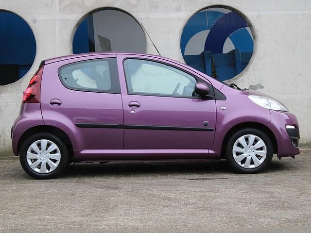 Occasion Peugeot 107 Envy 68 PK (50 kW) 2014 Paars Hatchback