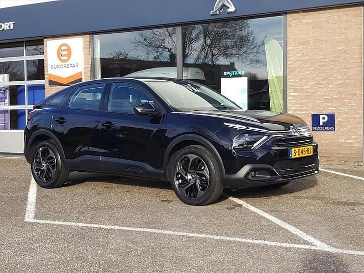 Zwart Gebruikt 2022 Citroën C4 Feel Hatchback | € 20.235 (Eerlijke prijs) - Afbeelding 1/4