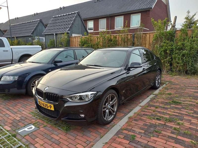 Zwart Gebruikt 2017 BMW 330e Sedan | € 11.750 (Goede deal) - Afbeelding 1/4