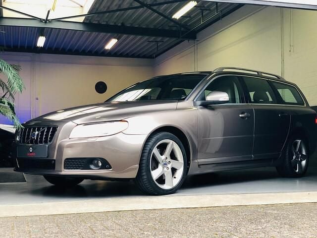 Grijs Occasion 2008 Volvo V70 Stationwagen | € 9.999 (Goede deal) - Afbeelding 1/4