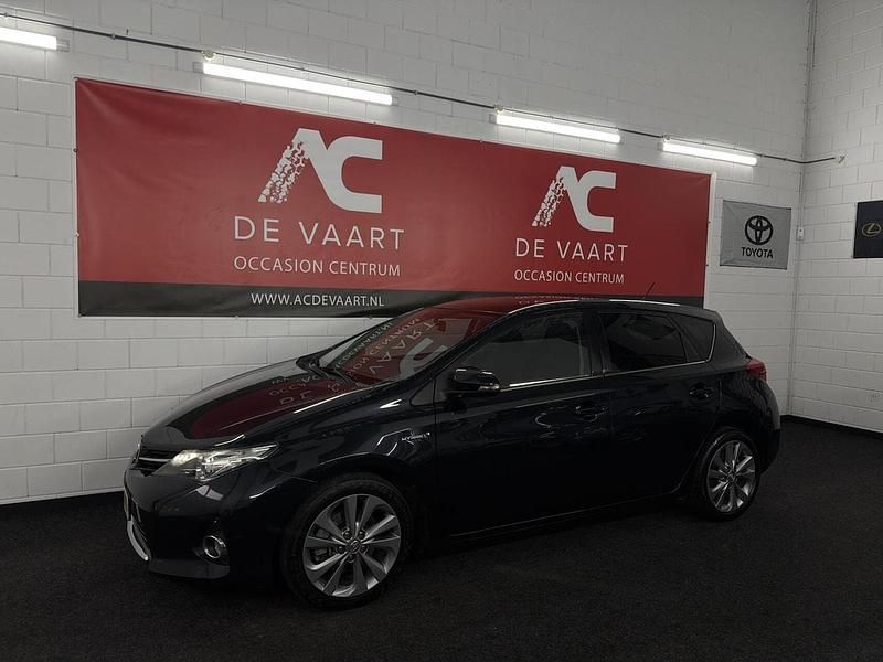 Grijs Gebruikt 2013 Toyota Auris Hybrid Hatchback | € 7.499 (Eerlijke prijs) - Afbeelding 1/4