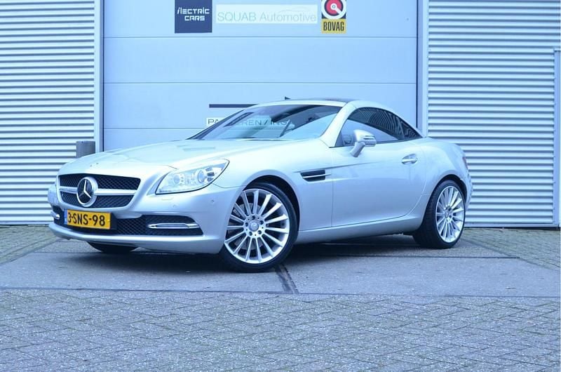 Grijs (metallic) Gebruikt 2013 Mercedes SLK250 Cabriolet | € 23.500 - Afbeelding 1/4