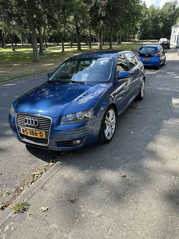 Blauw Gebruikt 2004 Audi A6 Allroad Attraction Stationwagen | € 2.750 - Afbeelding 1/4