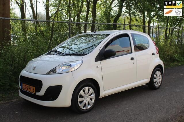 Wit Gebruikt 2013 Peugeot 107 Access Hatchback | € 3.995 (Eerlijke prijs) - Afbeelding 1/4
