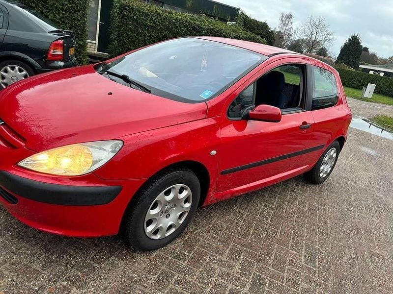 Rood Gebruikt 2002 Peugeot 307 Sedan | € 650 (Super prijs) - Afbeelding 1/4