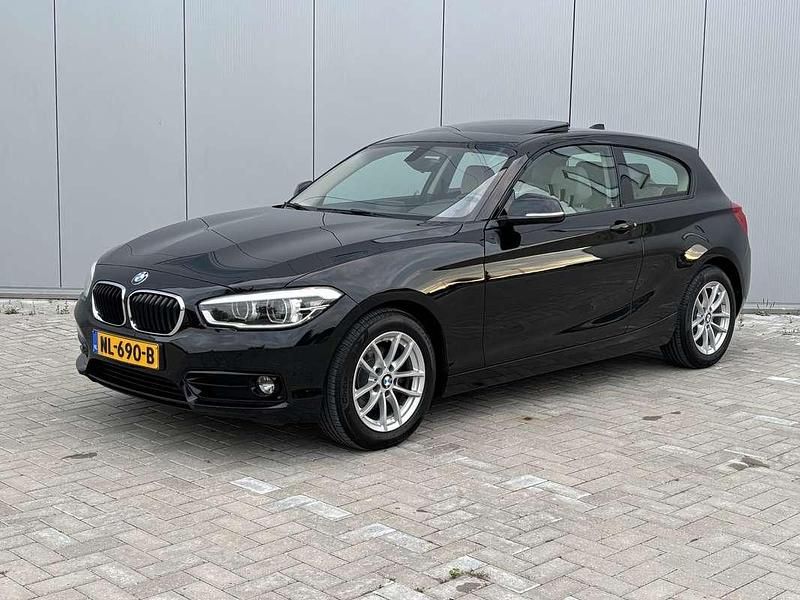 Zwart Gebruikt 2017 BMW 118 Executive Hatchback | € 14.950 (Super prijs) - Afbeelding 1/4