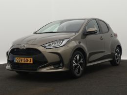 Groen, metallic lak Gebruikt 2024 Toyota Yaris Edition Hatchback | € 26.445 (Eerlijke prijs) - Afbeelding 1/3