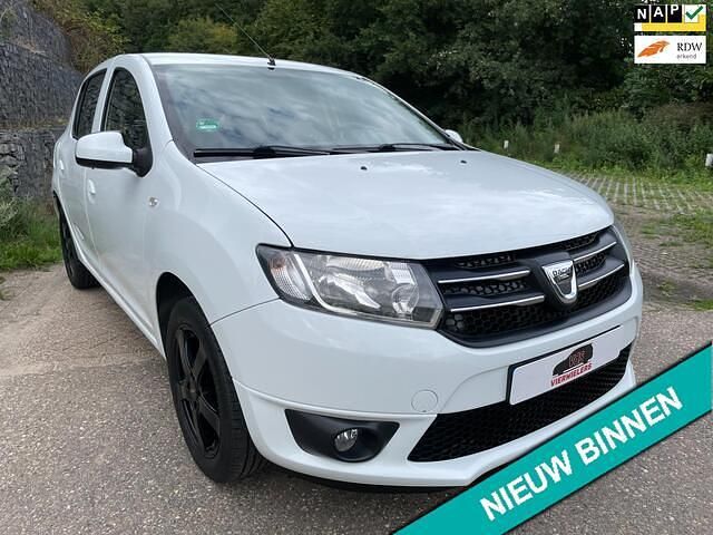 Wit Gebruikt 2014 Dacia Sandero Lauréate Hatchback | € 5.250 (Goede deal) - Afbeelding 1/4
