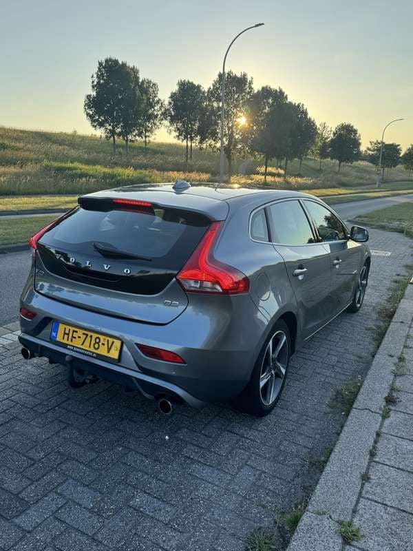 Grijs Gebruikt 2015 Volvo V40 R-Design Stationwagen | € 6.500 (Eerlijke prijs) - Afbeelding 1/4