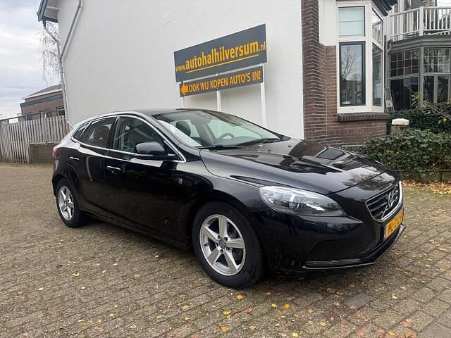 Zwart Gebruikt 2015 Volvo V40 Business Edition Hatchback | € 5.299 (Eerlijke prijs) - Afbeelding 1/4