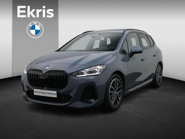 Grijs Gebruikt 2024 BMW 220 M Sport Stationwagen | € 47.850 (Duur) - Afbeelding 1/4