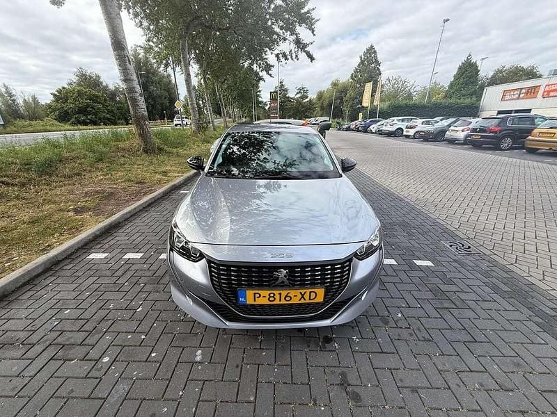 Grijs Gebruikt 2022 Peugeot 208 Allure Hatchback | € 20.000 (Eerlijke prijs) - Afbeelding 1/4