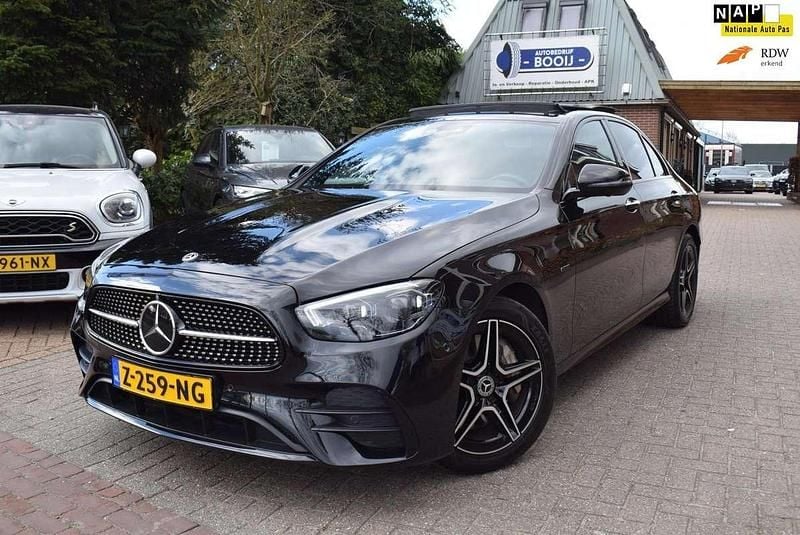 Zwart Gebruikt 2021 Mercedes E300 AMG line Sedan | € 49.945 (Eerlijke prijs) - Afbeelding 1/4