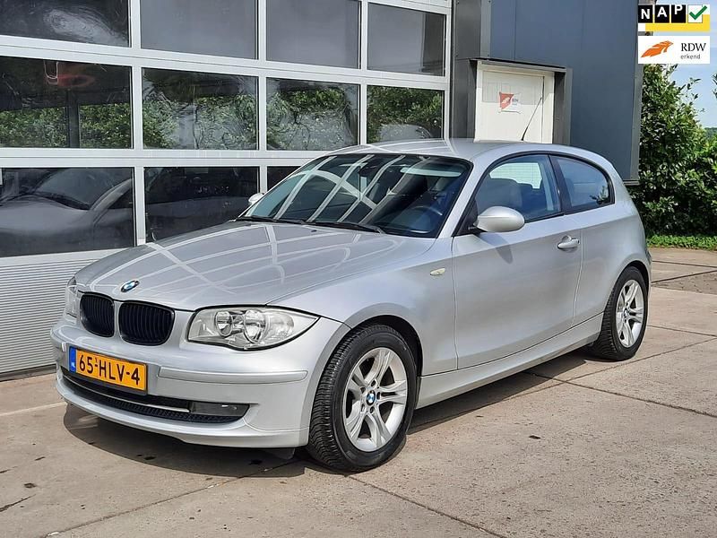 Grijs Gebruikt 2009 BMW 116 Hatchback | € 2.750 (Iets duurder) - Afbeelding 1/4