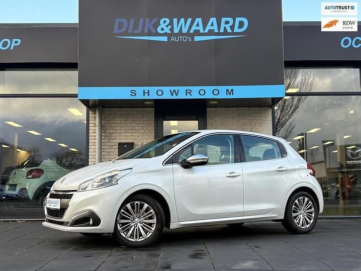 Wit Gebruikt 2018 Peugeot 208 Allure Hatchback | € 10.900 (Eerlijke prijs) - Afbeelding 1/4