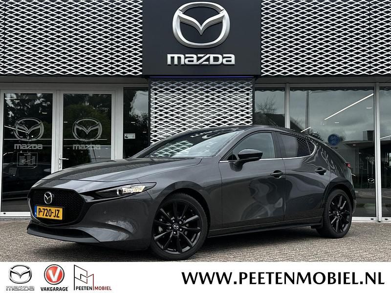 Grijs Gebruikt 2022 Mazda 3 Sportive Hatchback | € 24.895 (Eerlijke prijs) - Afbeelding 1/2