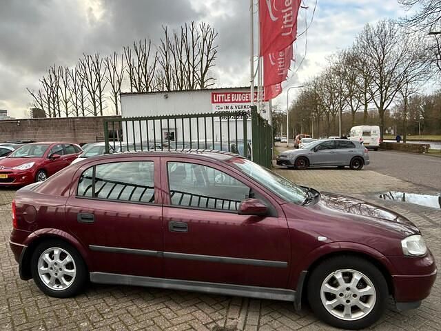 Occasion Opel Astra Edition 84 PK (61 kW) 2002 Rood Hatchback