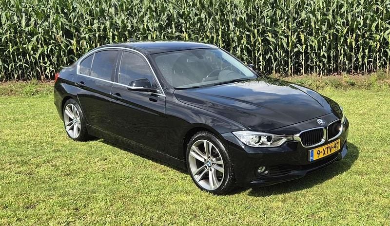 Zwart Gebruikt 2014 BMW 320 Executive Sedan | € 10.500 (Goede deal) - Afbeelding 1/4
