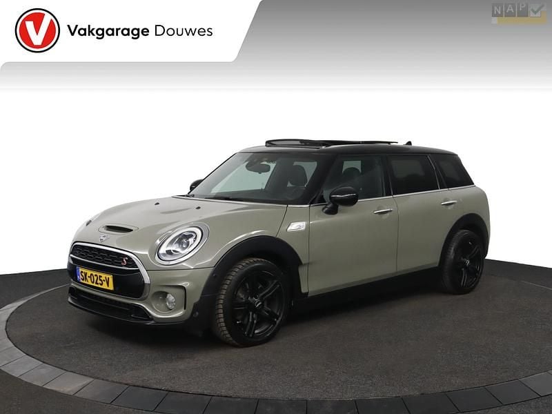 Grijs (metallic) Occasion 2018 Mini Cooper Clubman Business Stationwagen | € 20.950 (Eerlijke prijs) - Afbeelding 1/4