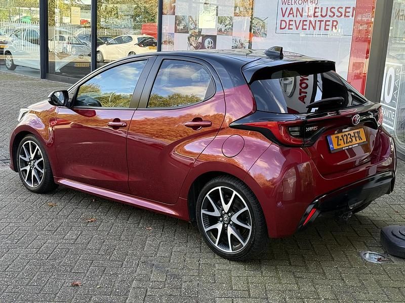 Occasion Toyota Yaris Edition 116 PK (85 kW) 2021 Rood Hatchback