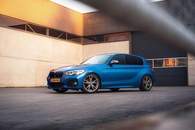 Blauw Gebruikt 2015 BMW 118 Executive Hatchback | € 13.695 (Duur) - Afbeelding 1/4