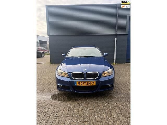 Blauw Gebruikt 2012 BMW 318 Luxury Line Stationwagen | € 4.000 (Goede deal) - Afbeelding 1/4