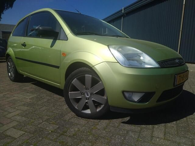 Groen Gebruikt 2005 Ford Fiesta Futura Hatchback | € 1.199 (Eerlijke prijs) - Afbeelding 1/1