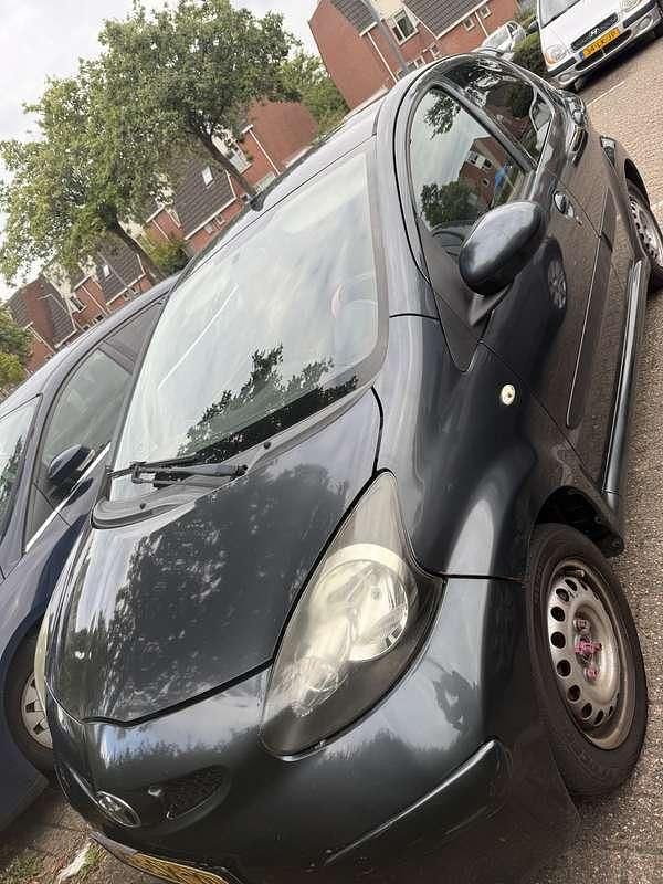 Occasion Toyota Aygo 68 PK (50 kW) 2006 Grijs Hatchback