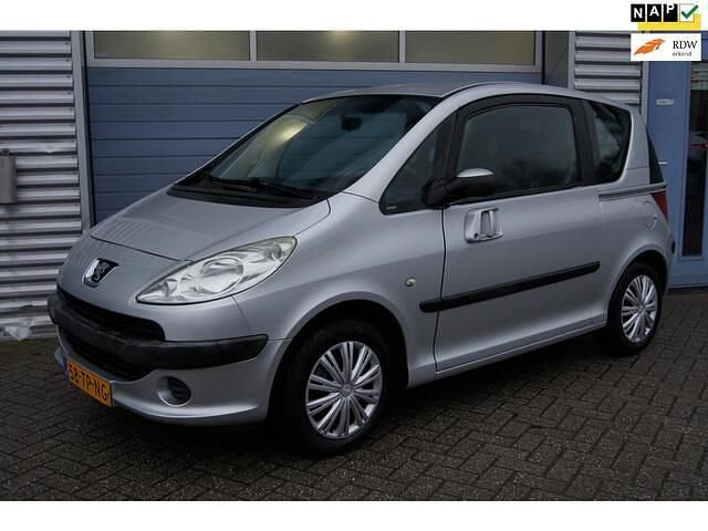 Grijs Gebruikt 2007 Peugeot 1007 MPV | € 1.695 (Eerlijke prijs) - Afbeelding 1/4