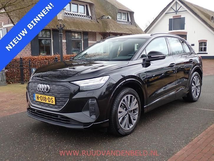 Zwart Occasion 2021 Audi Q4 e-tron Advanced SUV | € 31.900 (Super prijs) - Afbeelding 1/4